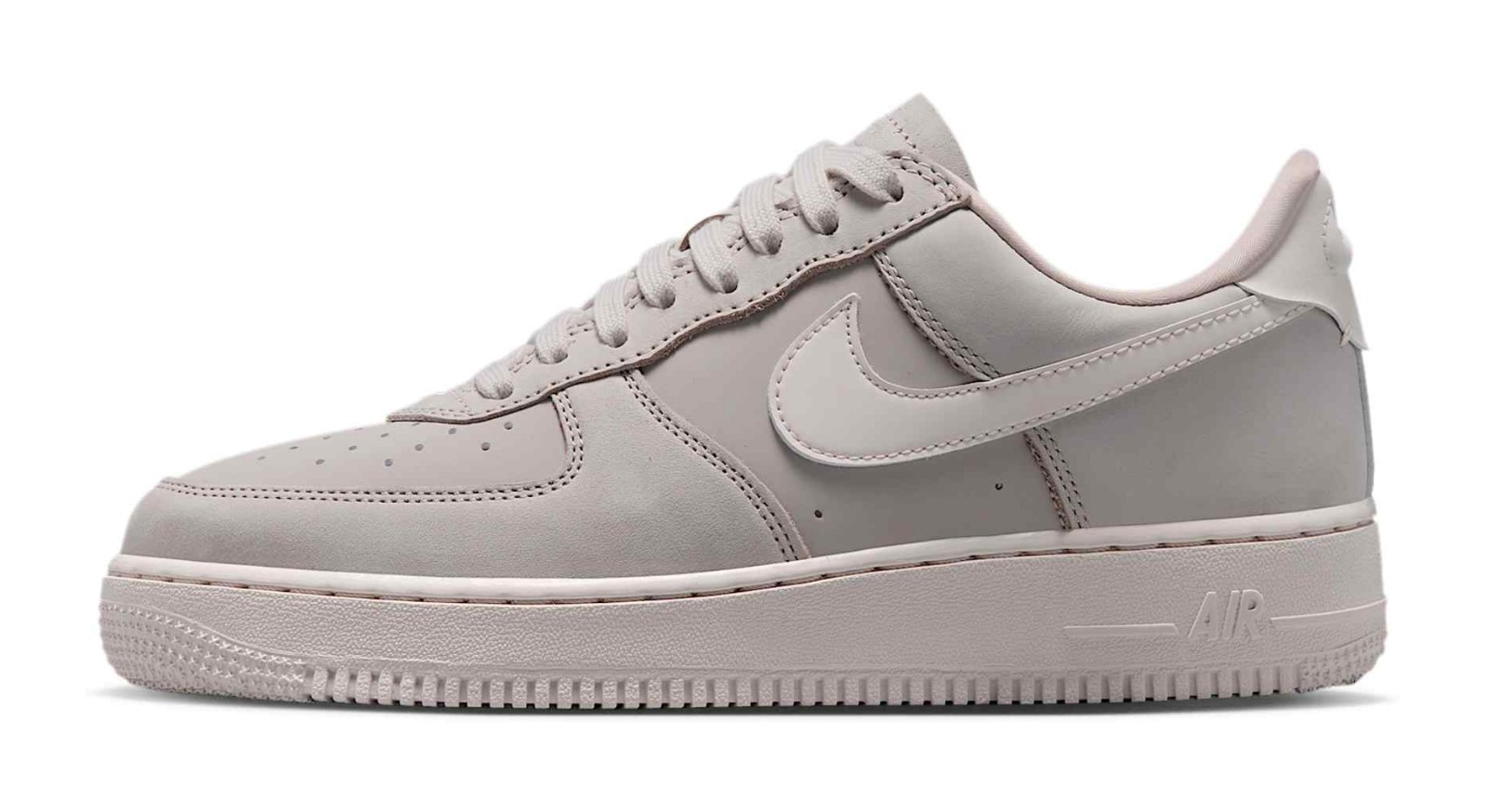 Nike Air Force 1 Low Retro Premium Essential